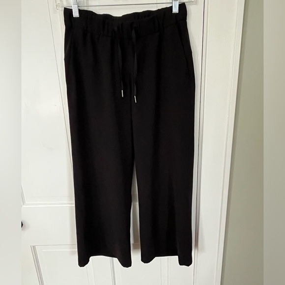 Lululemon Black Loose Fitting Ankle Length Pull on Pants Elastic Waist Ties 6 - Picture 1 of 9